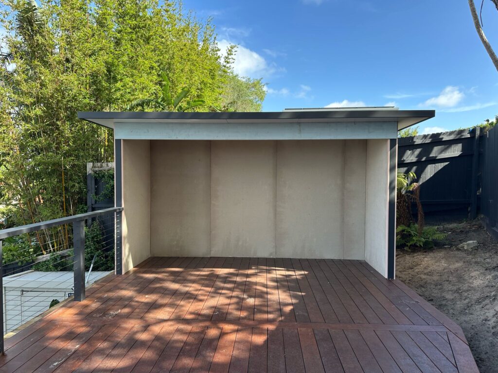 Timber feature wall in the Coogee outdoor kitchen
