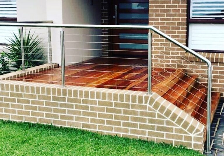 Spotted Gum front entrance deck in Little Bay