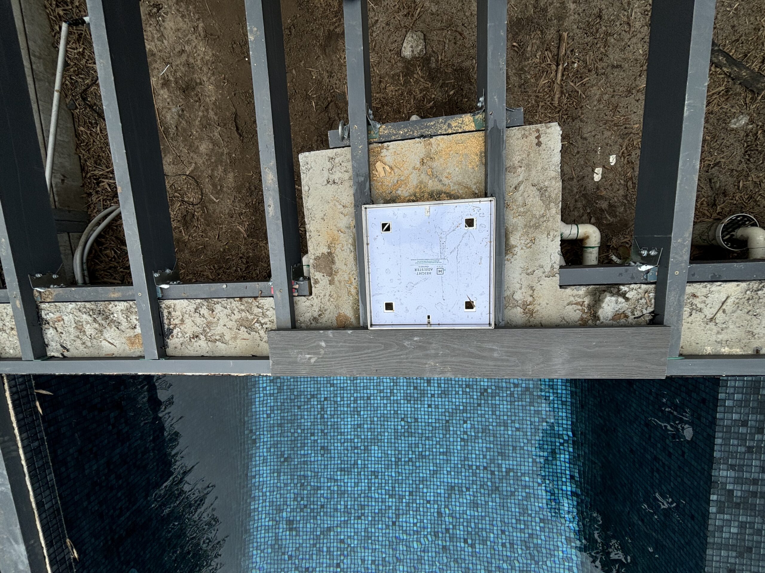 Trimmer hide box for whipper snipper storage — Kingsford pool deck