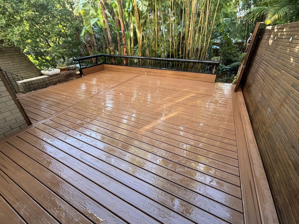 Finished Trex Transcend Tiki Torch courtyard deck on ClickDeck aluminium framing, Neutral Bay